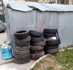 ЗАПРЕЩЕНО складирование на контейнерных площадках и прилегающих территориях автомобильных шин! ЗАПРЕЩЕНО складирование на контейнерных площадках и прилегающих территориях автомобильных шин!